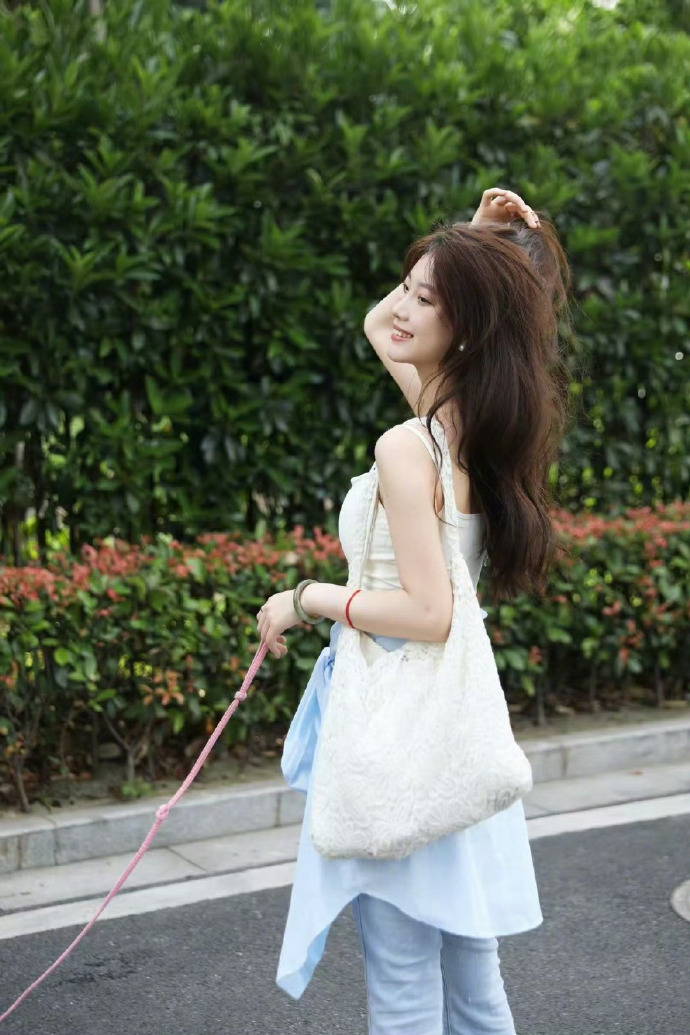 上海楼市新政后【的首个】周末：人气“入夏” 成交回暖