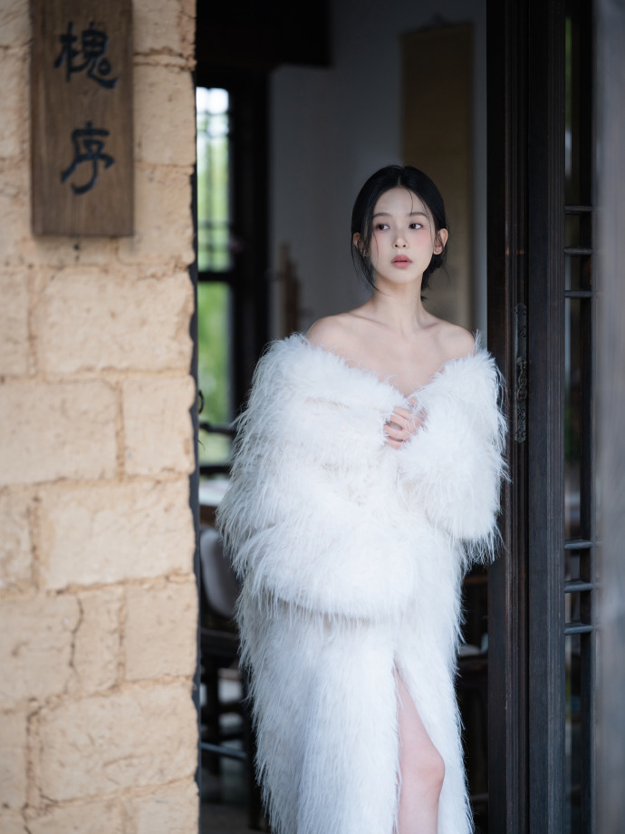 菲方船只非法侵闯黄岩岛，中国驻菲律宾使馆作4点{回应}___快讯