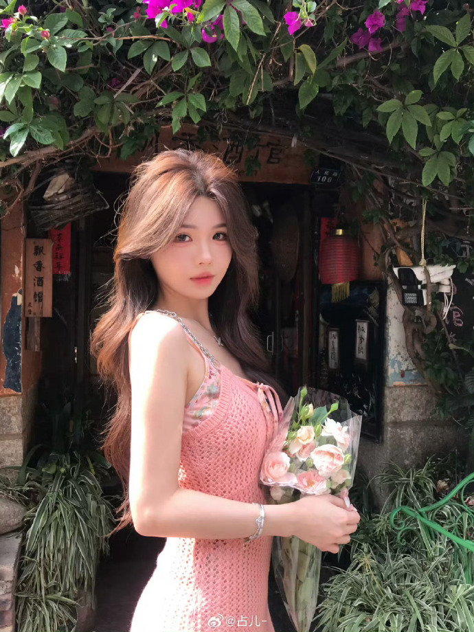 现场_编造“浦东海滩女童走失”相关谣言，一团伙12名{「成员」}已被移送起诉