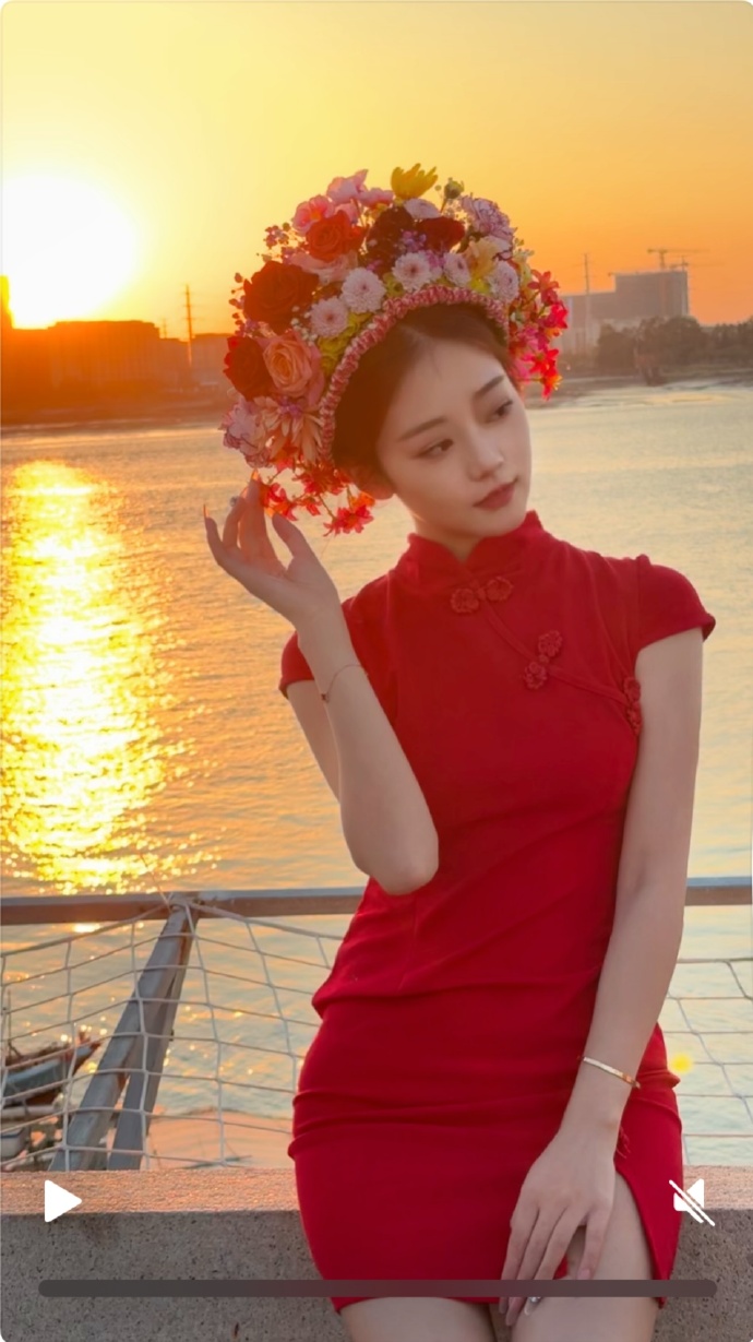 今日热议 - 她，UFC最早{签「约}的中」国女拳手