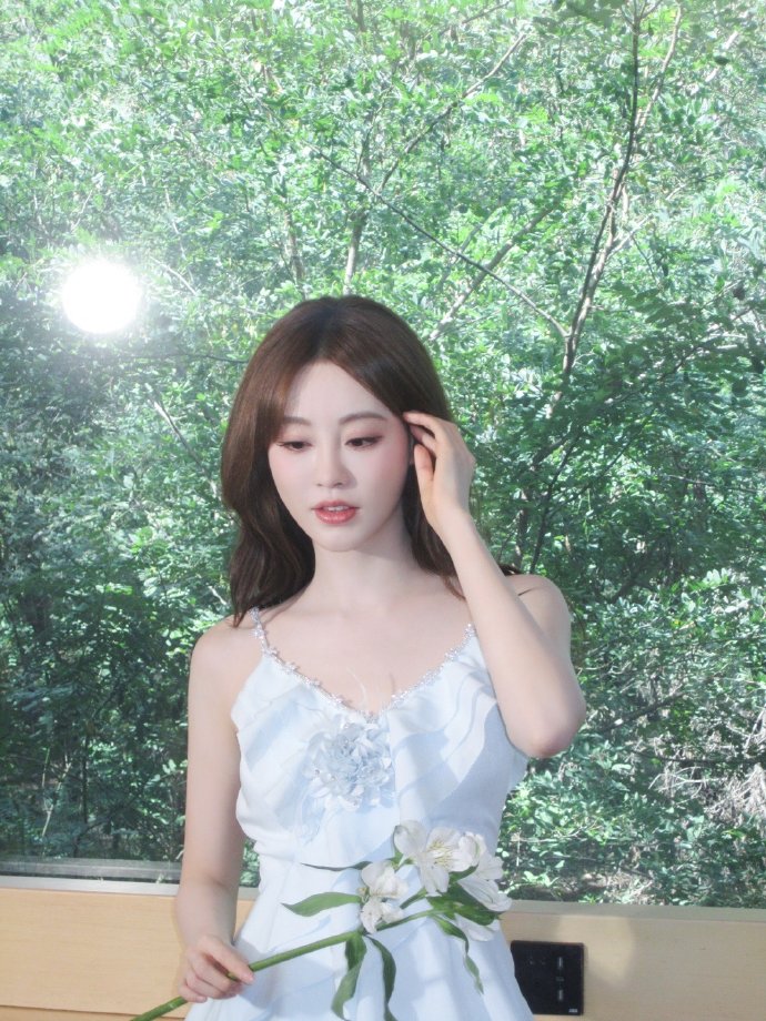 雷军对王传福说：“小米[新车很]帅！很帅！”