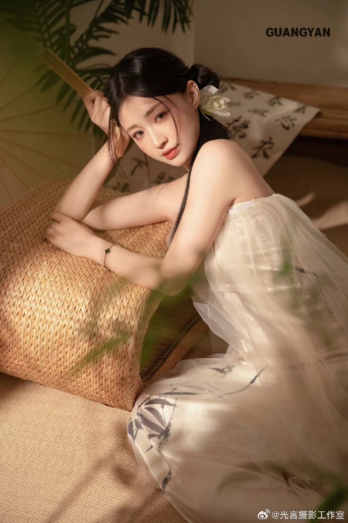 自扇{耳光{的}老}书记，走了真相