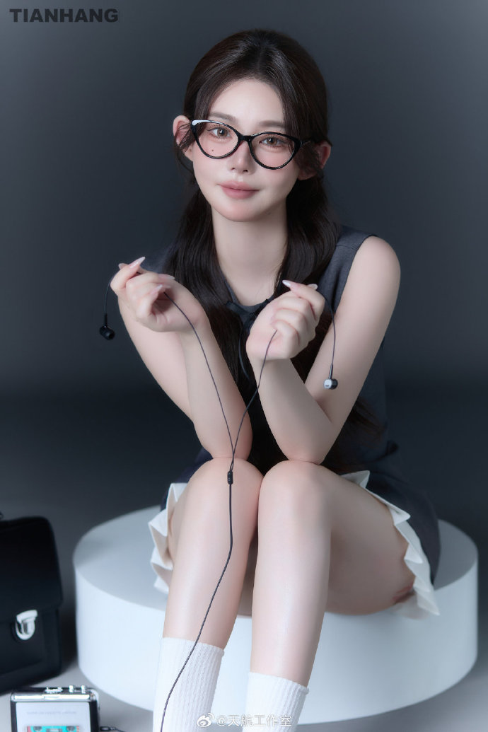 华为、中国移动、柳钢集团发布“玄铁”钢铁大模型，实现铁{水运}输全流程智能化___报道