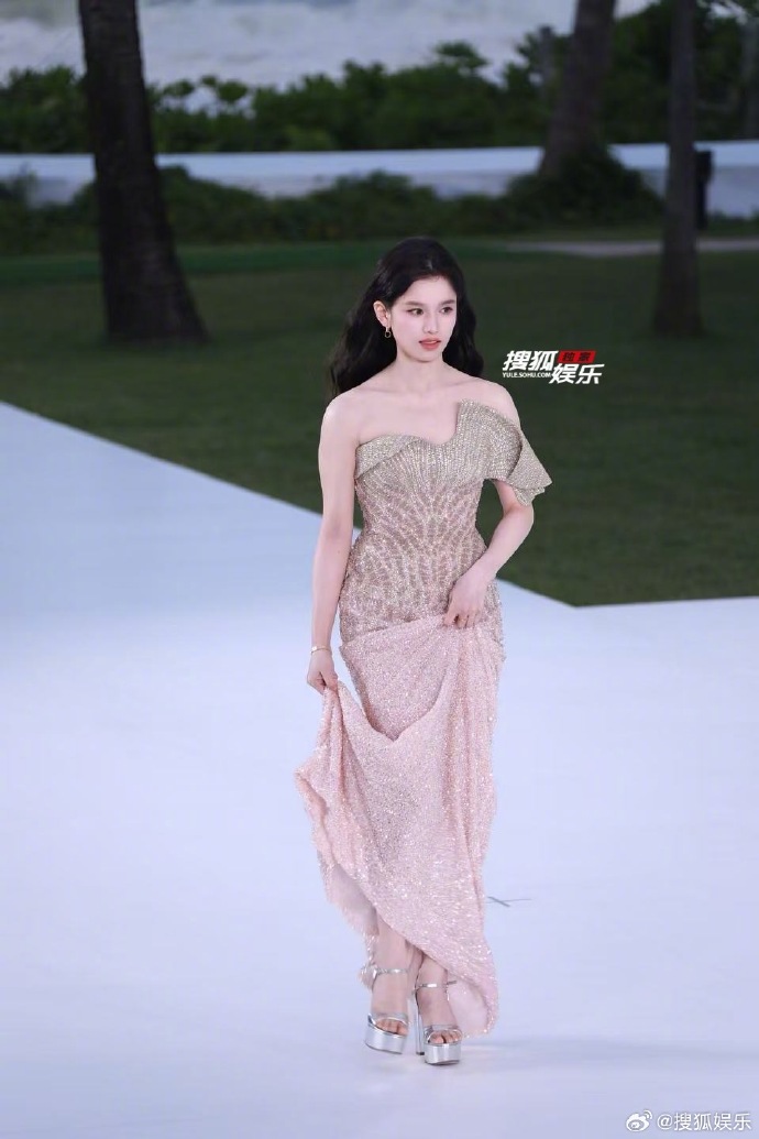 报道___中国网络[文学]用户「规模超」5亿人